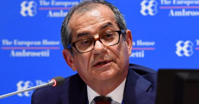 Il ministro dell’Economia e delle Finanze, Giovanni Tria, al Forum economico di Ambrosetti, Cernobbio. (ANSA/Daniel Dal Zennaro)