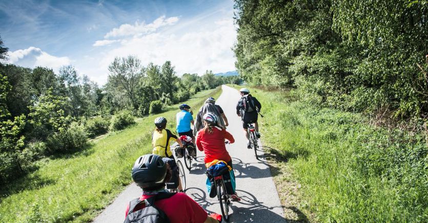 Bici Dal Cicloturismo Impatto Per Miliardi Met Da Milioni Di