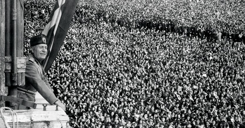 Arringa.  Benito Mussolini il 9 maggio 1936 a Roma, all’indomani dell’aggressione ad Addis Abeba