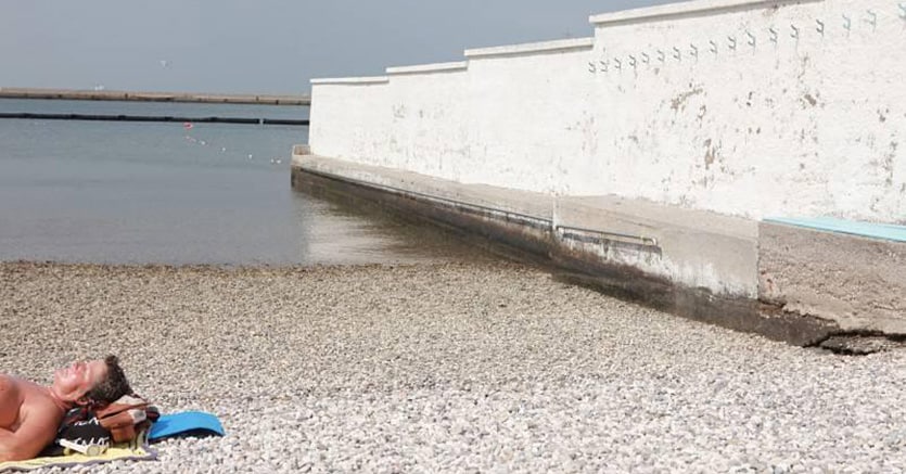 Una foto di scena del film ”L'ultima spiaggia”, nel cartellone di Cannes tra le Proiezioni speciali (Ansa)