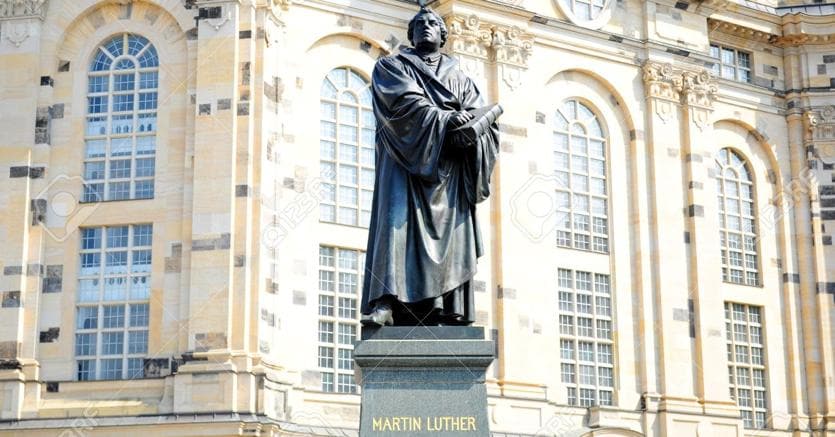 Lutero a Dresda. La statua del riformatore davanti alla Frauenkirche, chiesa luterana di Dresda