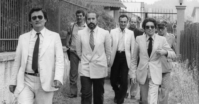 Palermo, primi anni 80, Giovanni Falcone durante un sopralluogo nella villa di Rosario Spatola 