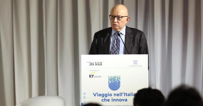 Il presidente di Confindustria Giorgio Squinzi durante l’intervento conclusivo della prima delle due giornate bolognesi del Viaggio nell’Italia che innova