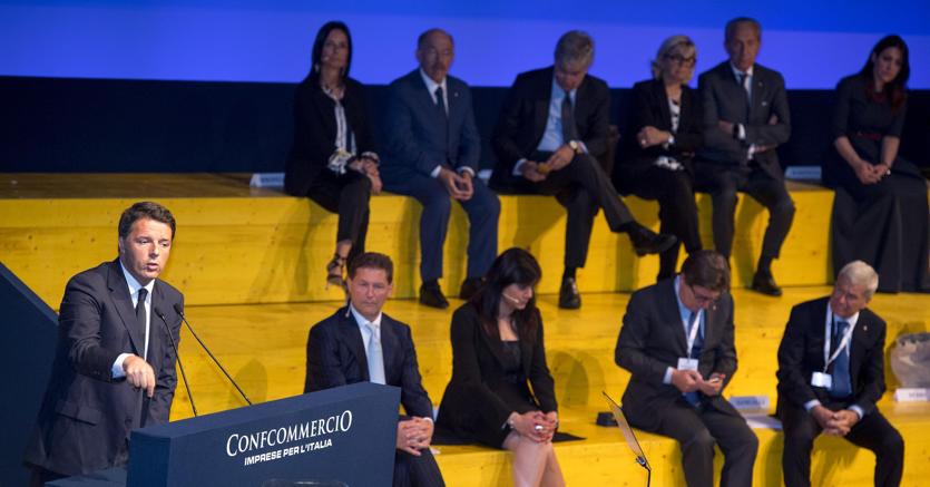 Il presidente del Consiglio Matteo Renzi all’assemblea di Confcommercio