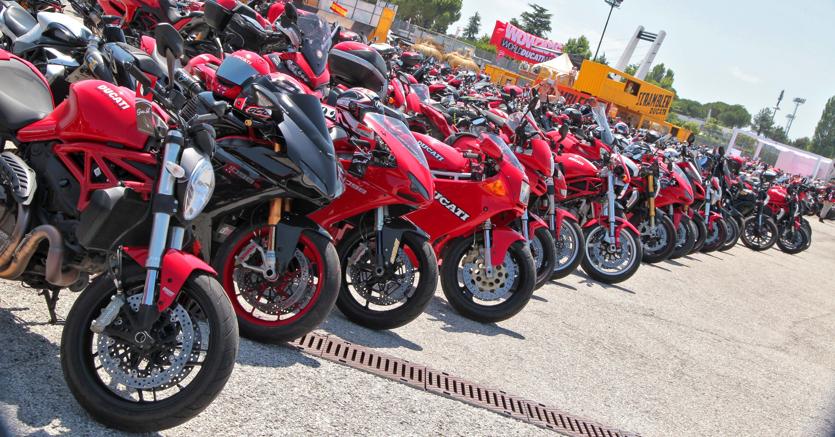 Misano Adriatico  , le Ducati  parcheggiate per il  World Ducati Week 2016 