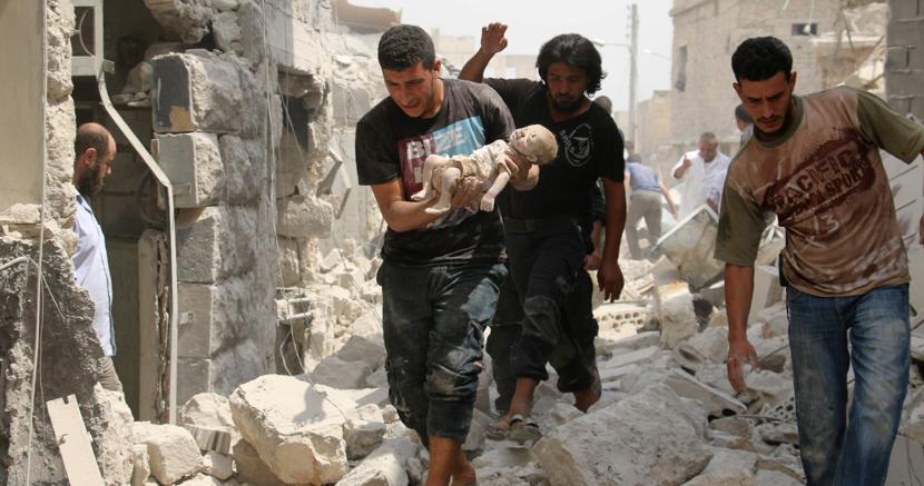 Tra le 13 persone rimaste uccise nel bombardamento di ieri su Aleppo ci sono anche dei bambini. Sospettate le forze filo-Assad (Foto Afp)