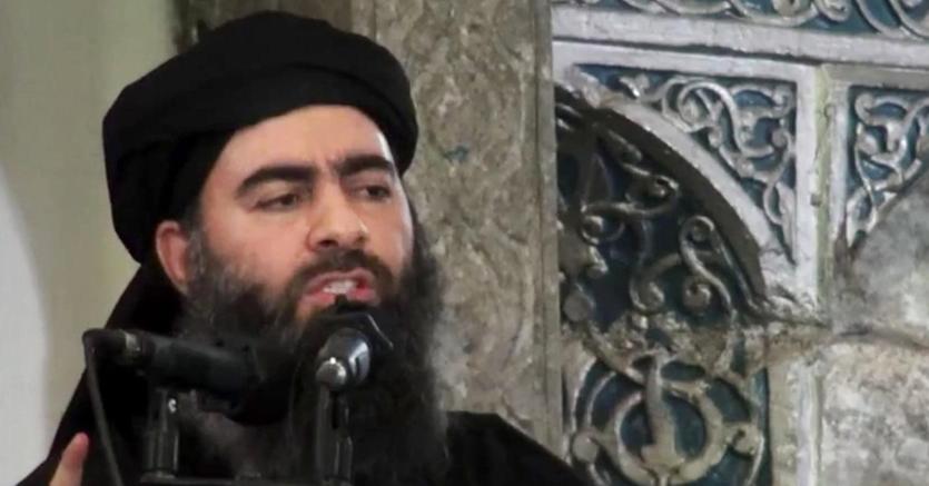 Abu Bakr al-Baghdadi, il califfo, nel video del luglio 2014 con cui si rivel capo dell’Isis