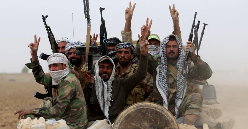 Un gruppo di combattenti sciiti (Afp)