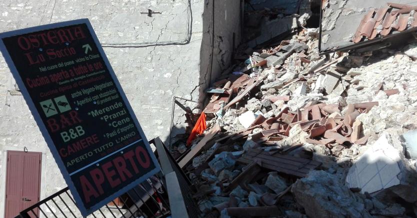 Una veduta della frazione di Castelluccio di Norcia il giorno dopo la forte scossa di terremoto che ha colpito l'Italia centrale. (Ansa)