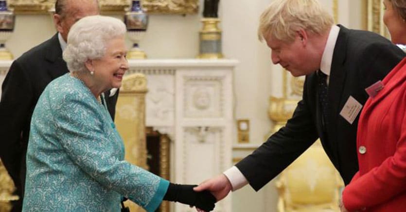 Il ministro degli Esteri Boris Johnson  incontra la Regina Elisabetta