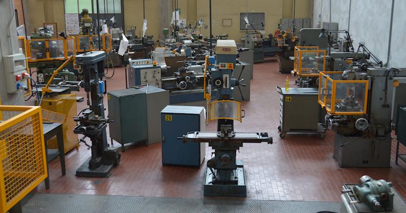 Reparto macchine utensili di uno dei laboratori di meccanica dell’Istituto d’istruzione superiore Aldini Valeriani Sirani
