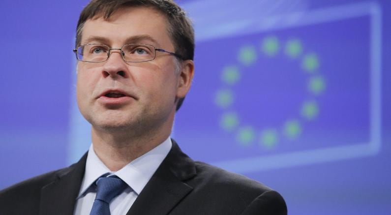 Il vicepresidente della Commissione Ue Valdis Dombrovskis (Ansa) 