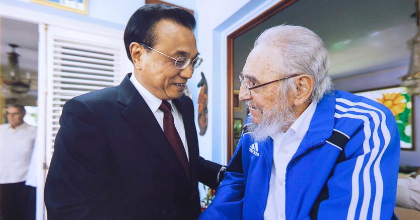 Il Premier cinese Li Keqiang incontra Fidel Castro in Havana, Cuba, Sept. 25, 2016.- Afp