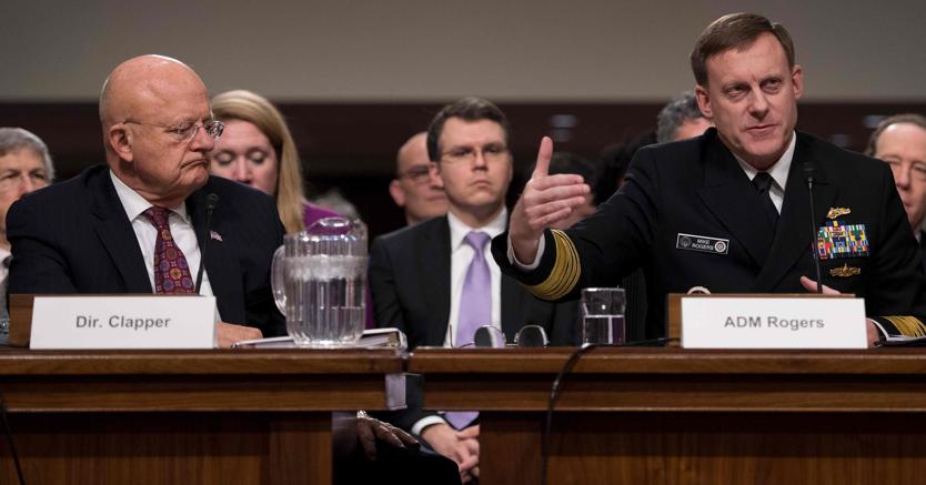 Il Direttore della National Intelligence James Clapper (s) e della National Sicurity Agency Adm. Michael Rogers Afp