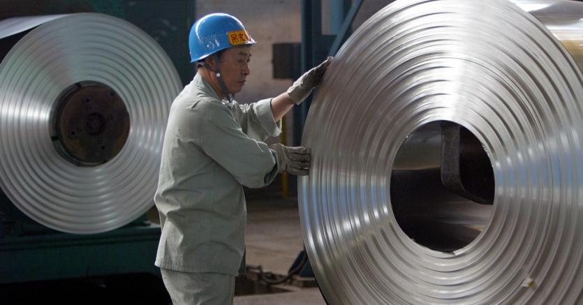 L’acciaio cinese. Laminati a freddo  in un impianto siderurgico  di Wuhan, capitale della provincia  di Hubei (Reuters)