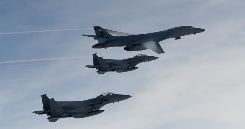 Caccia americani B-1 B sui cieli della Corea (Reuters)