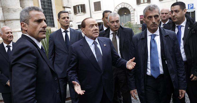 Al centro, Silvio Berlusconi (Ansa)