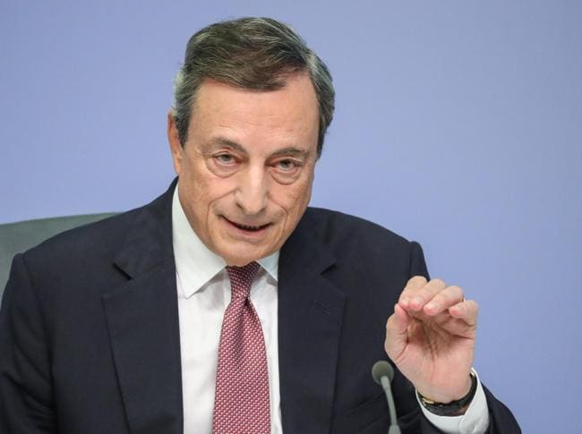 Il presidente Bce Mario Draghi (Epa)