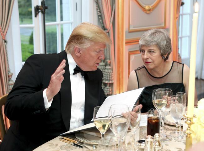 Donald Trump e Theresa May (AP)