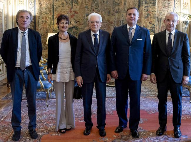 Il presidente Sergio Mattarella con Roberto Rustichelli, presidente dell'Antitrust (Ansa)