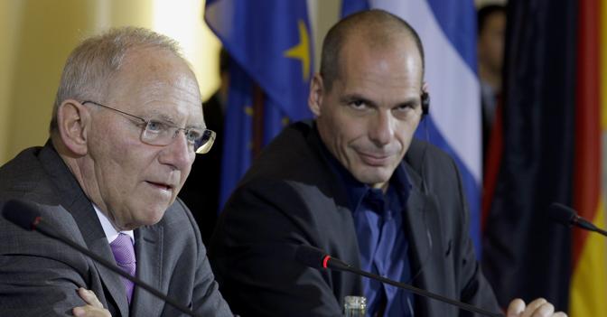 Da sinistra, Wolfgang Schaeuble  e Yanis Varoufakis