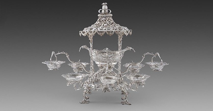 Koopman Rare Art un centrotavola in argento a forma di pagoda di Giorgio III, Londra 1763, recante il marchio di Thomas Pitts