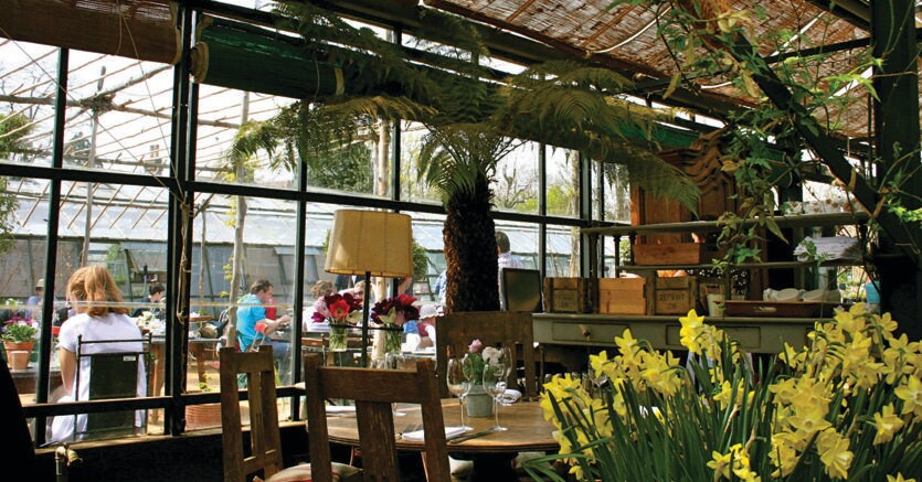 Il Petersham nurseries caf da qualche anno si fregia del titolo di ristorante pi sostenibile del Regno Unito e nel 2011 ha ottenuto la prima stella Michelin.