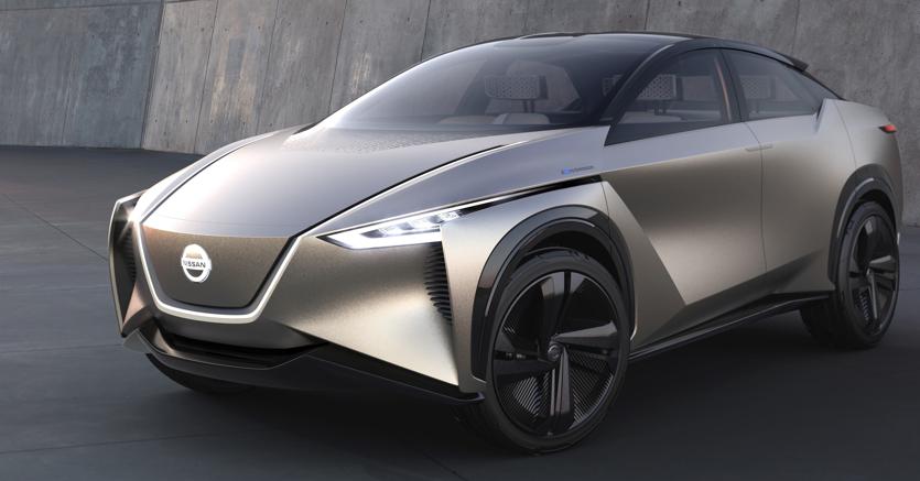 Nissan con il concept  ImX Kuro (a lato) studia un futuro suv elettrico da 600 km di autonomia.