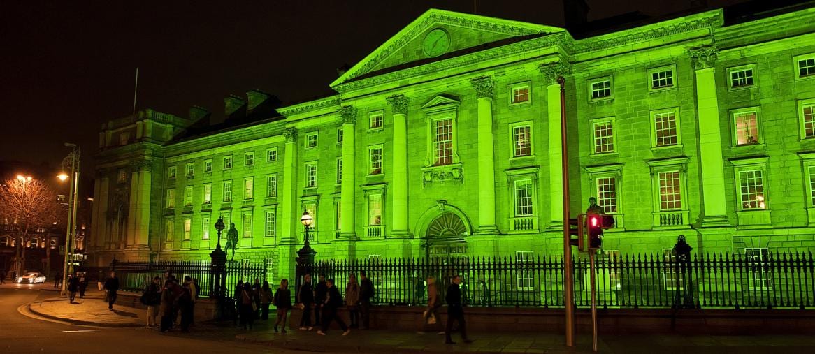 Il Trinity College di Dublino durante il St. Patrick's Festival (Peter Rossiter www.RossiterPhotography.com)