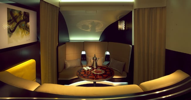 La Lobby, salottino privato in comune tra First e Business Class a bordo delgi Airbus  A380 di Etihad (foto Etihad Airways)