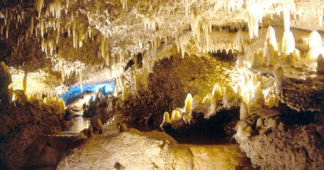 Le grotte di Harrison's Cave nel distretto di St. Thomas