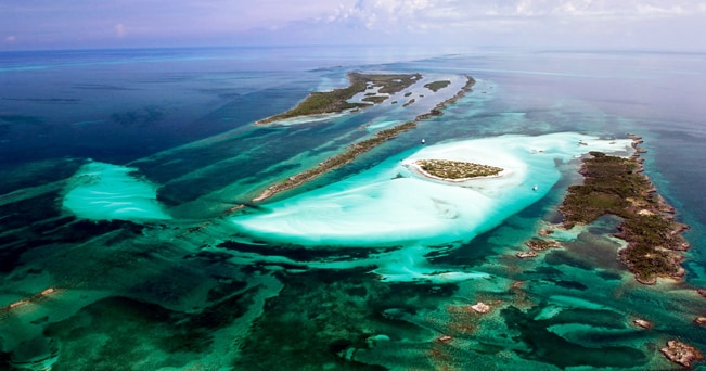 Veduta aerea delle isole Bahamas (foto Alamy/Milestone Media)