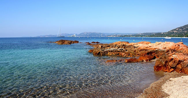 Una spiaggia della Corsica, in Francia (PH TripAdvisor)