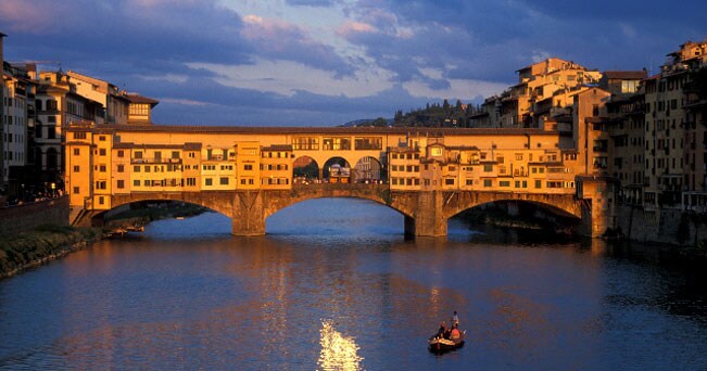 Firenze, un'immagine dell'Arno e di Ponte Vecchio (foto Milestone Media)