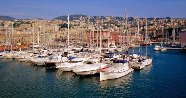 Porto di Genova (foto Alamy) 