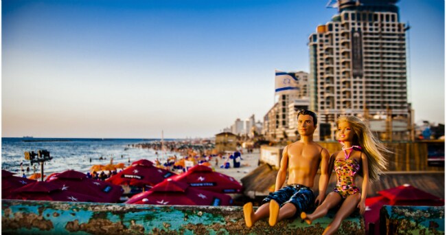 Spazio100. Enrico Pescantini. In Tel Aviv life is a beach (ph da ufficio stampa) 