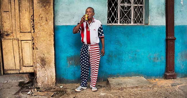 A man wears clothes with United States' flag motif. Havana, Cuba, 12, 2014 (Steve McCurry)