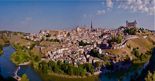 Toledo e il fiume tago, che la circonda (foto Raga Jose Fuste / Marka)