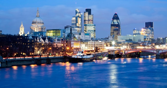 Lo skyline di Londra da Waterloo Bridge (foto Alamy/Milestone Media)