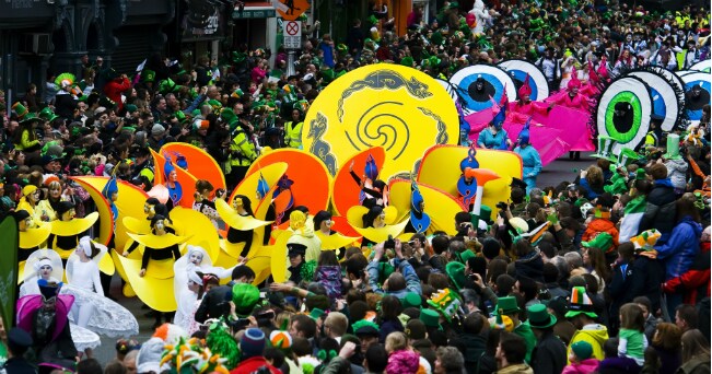 A Dublini, il clou dei festeggiamenti  la Grand Parade, con bande e carri (foto Turismo Irlandese) 