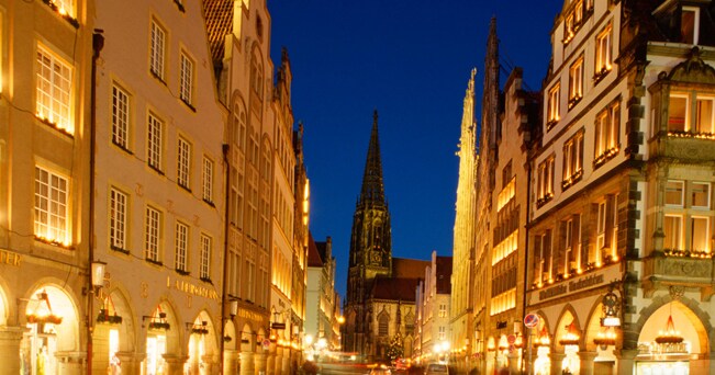 Veduta di Prinzipalmarkt, elegante via nel centro storico di Mnster (foto Alamy/Milestone Media)