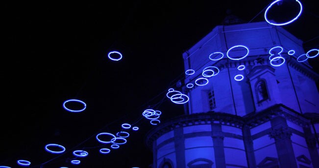 L'installazione "Piccoli spiriti blu" di Rebecca Horn, nei pressi della chiesa del Monte dei Cappuccini