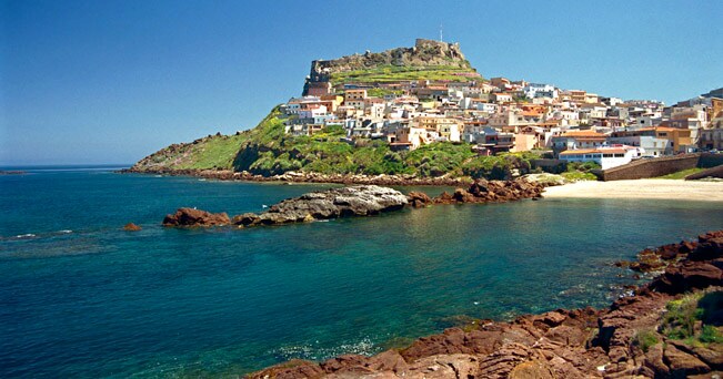 Castelsardo, in provincia di Sassari, Sardegna (foto Alamy)
