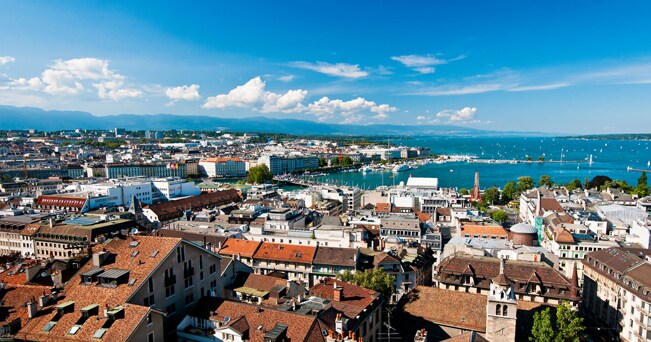 Veduta delle città e del lago di Ginevra (foto Alamy/Milestone Media)