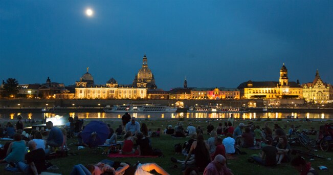 Una serata lungo il fiume Elba a Dresda ( Sven Dring)