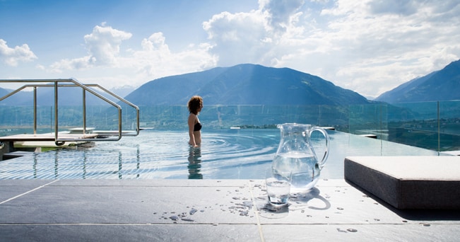 La piscina della Vista spa, il nuovissimo centro benessere dell'hotel Hohenwart sulle Dolomiti altoatesine