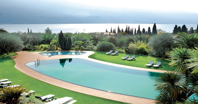 La piscina esterna del Centro Tao - Park Hotel Imperial a Limone sul Garda