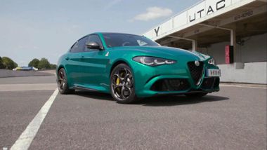 Giulia Celebra Il Anniversario Del Quadrifoglio Alfa Romeo Con Una