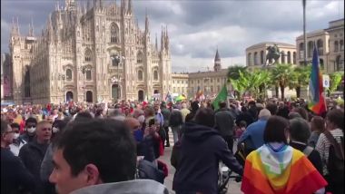 25 Aprile Il Corteo Per La Festa Della Liberazione Al Duomo Di Milano