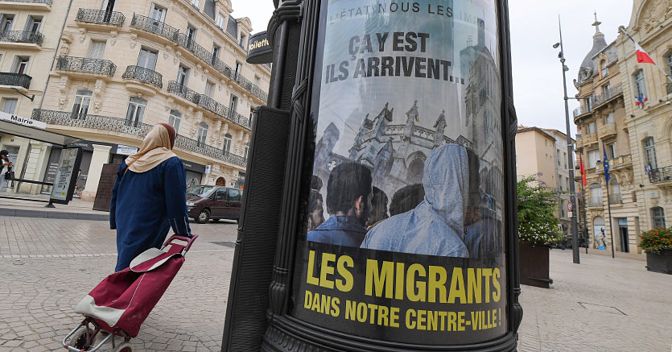 Un manifesto anti-migranti a Beziers, in Francia (AFP Photo) 
